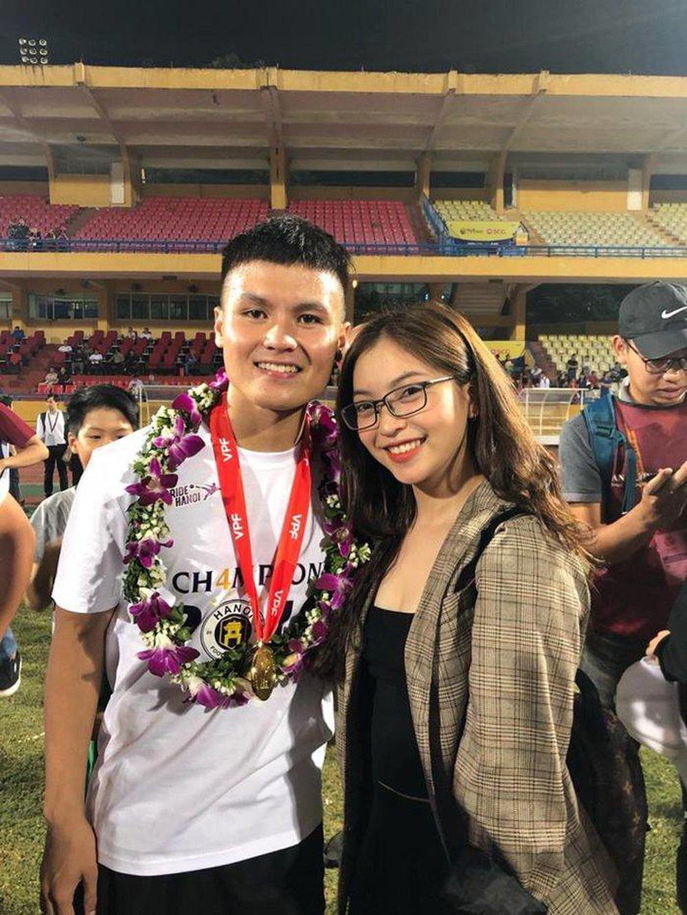 Quang hải bên cạnh bạn gái cũ