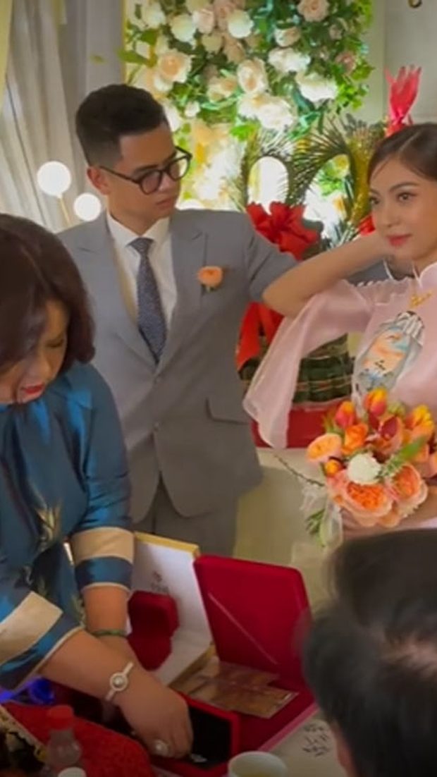 Nhật Lê Tổ Chức Lễ Ăn Hỏi