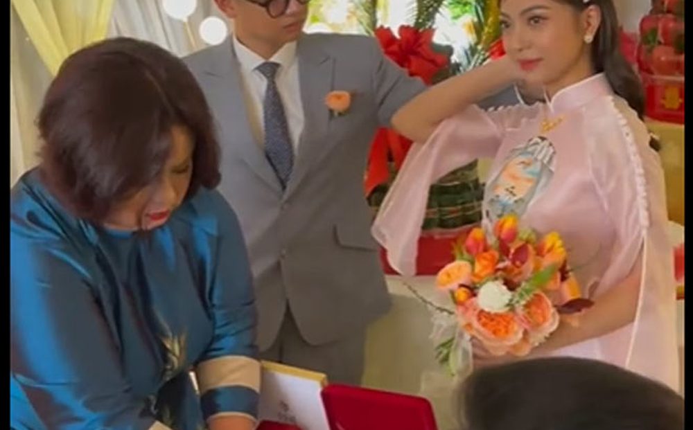 Nhật Lê Tổ Chức Lễ Ăn Hỏi